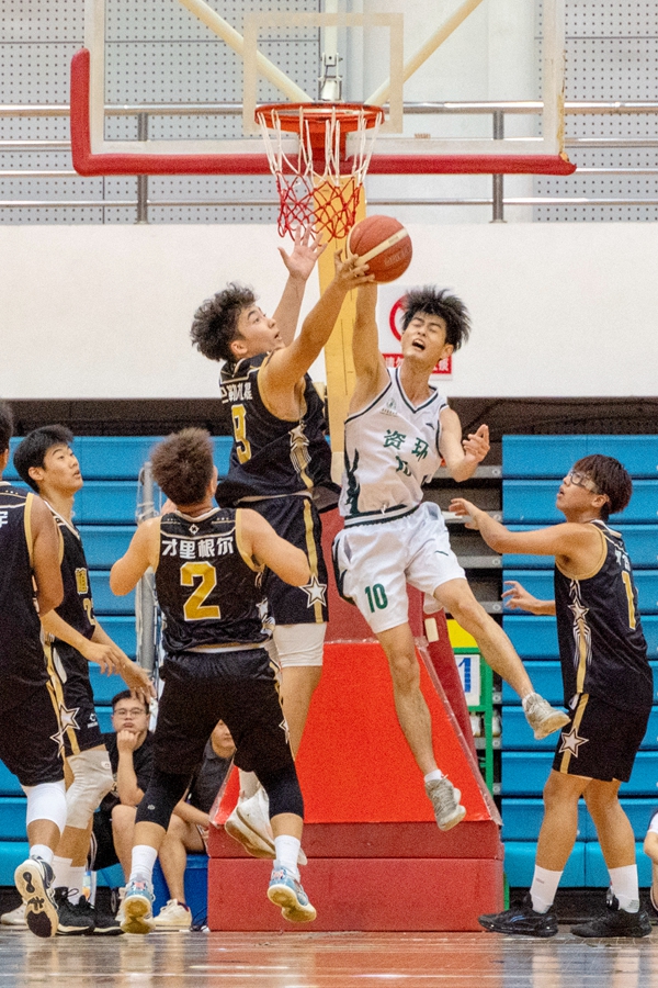 上篮(学通社记者 周子睿 摄) 上篮(学通社记者 周子睿 摄)